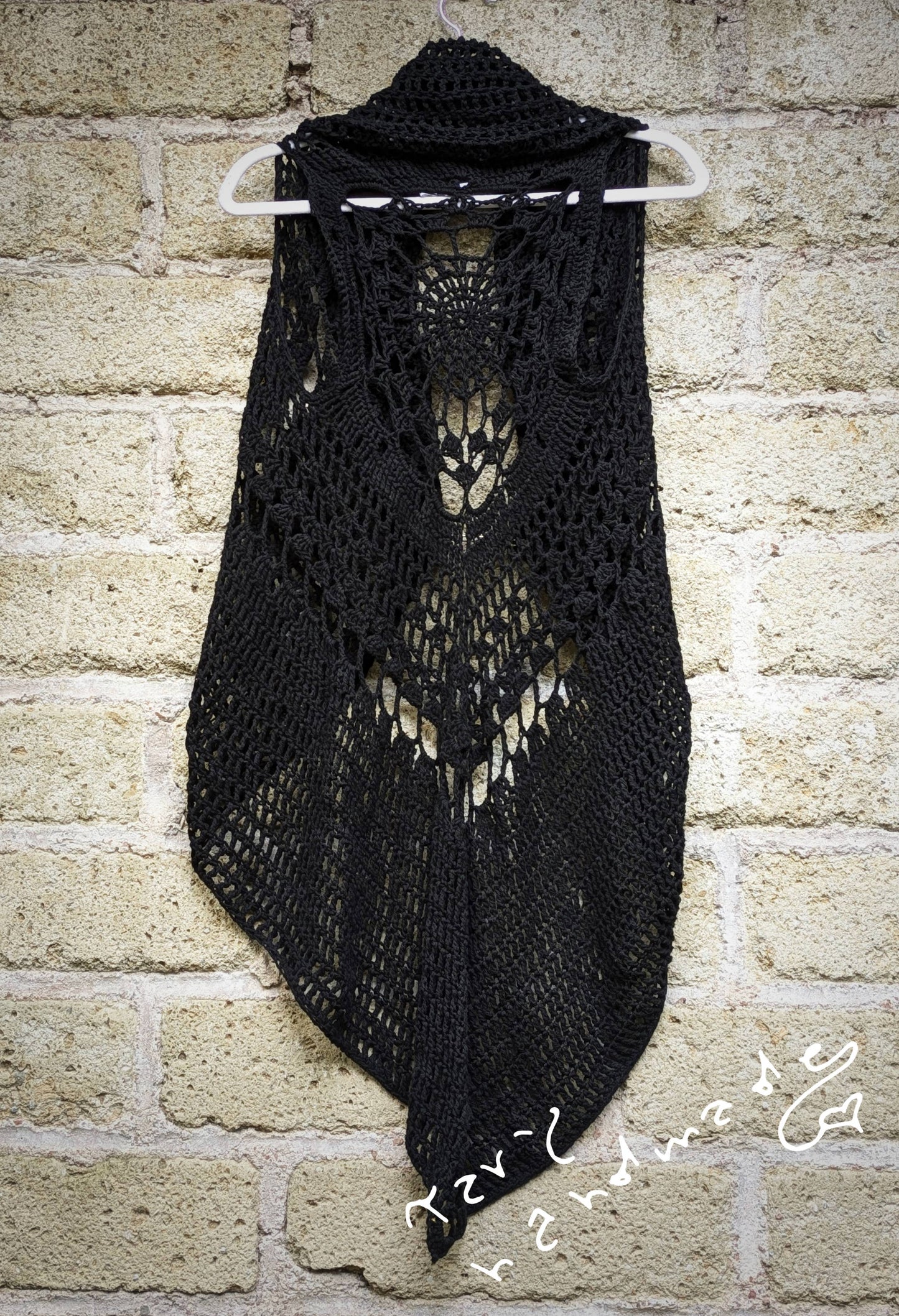 Mandala Nocturne – Gilet Lungo Crochet in Cotone Nero