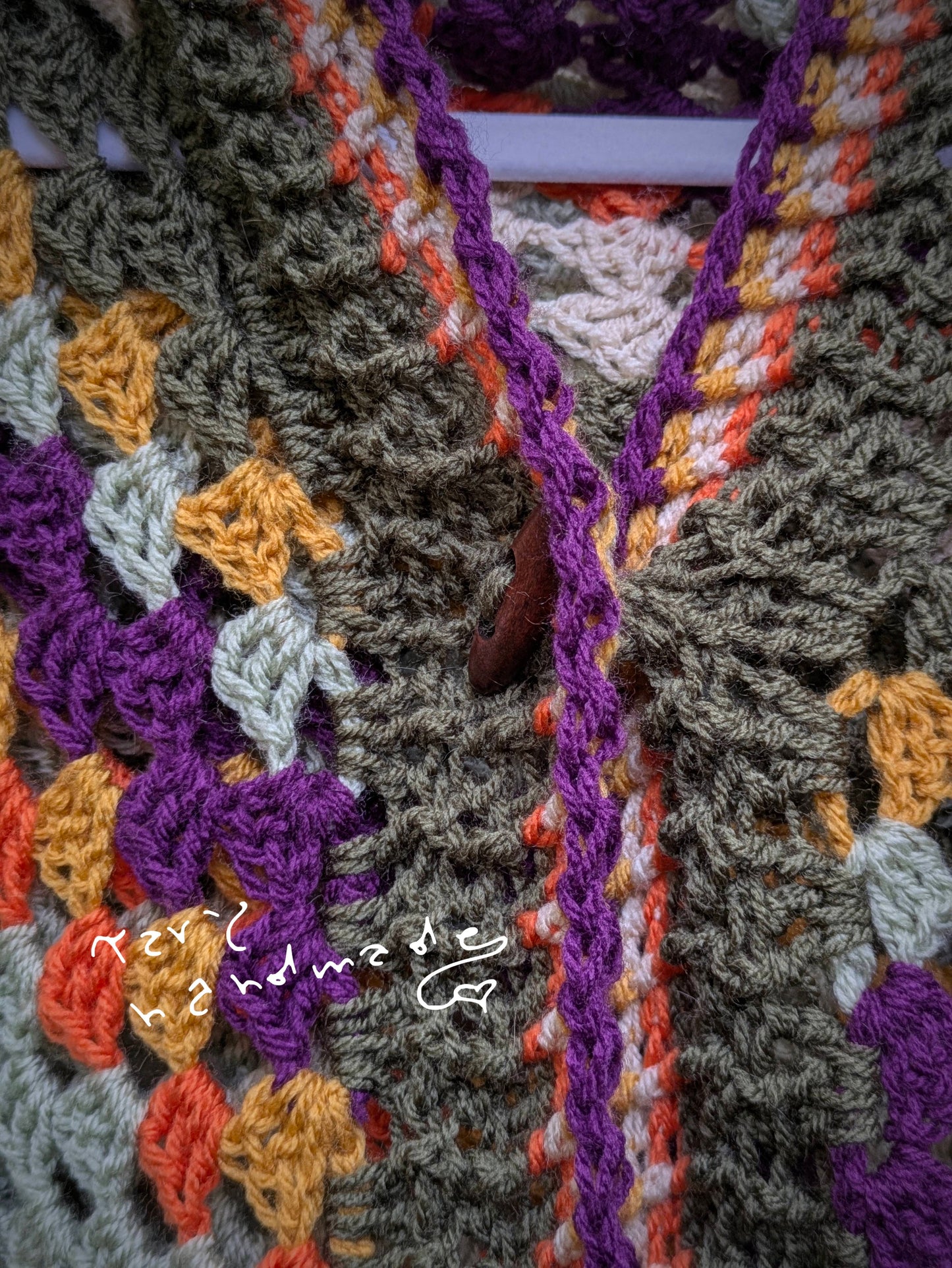 Mantella Grunge Crochet Multicolor con Cappuccio