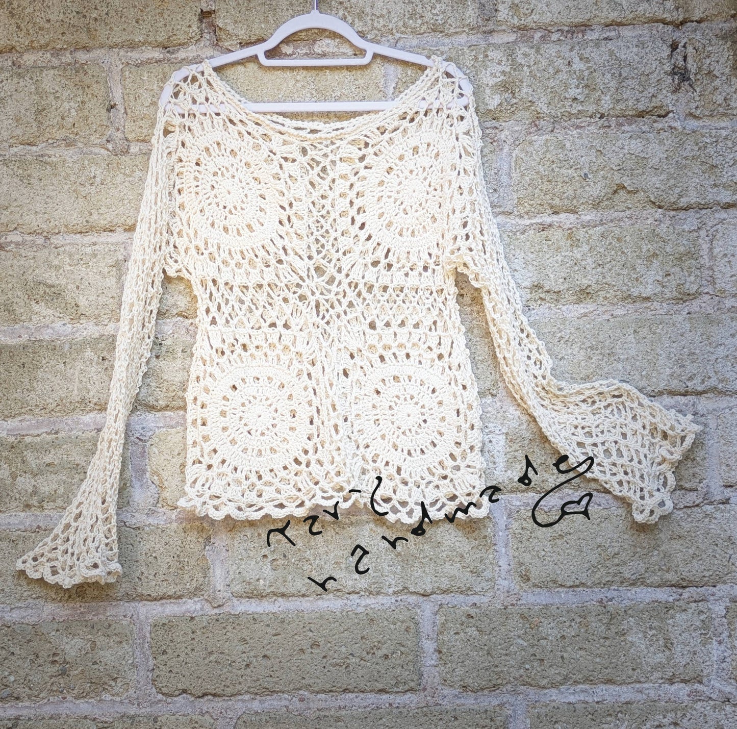 Luce Nomade – Maglia Boho in Cotone Avorio con Mandala e Ventaglietti