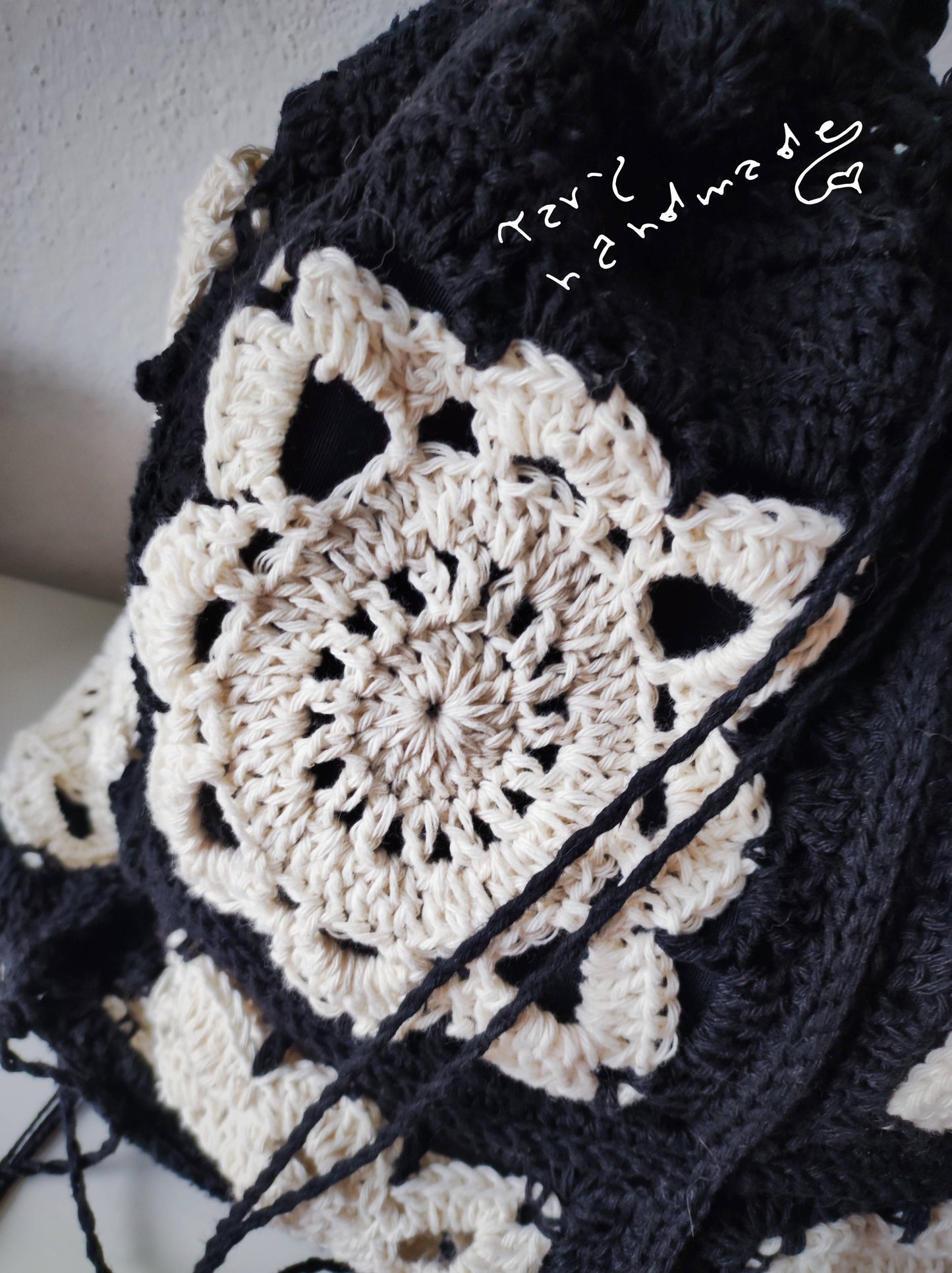 Custode d’Etere – Zaino Boho Mandala in Crochet e Tessuto