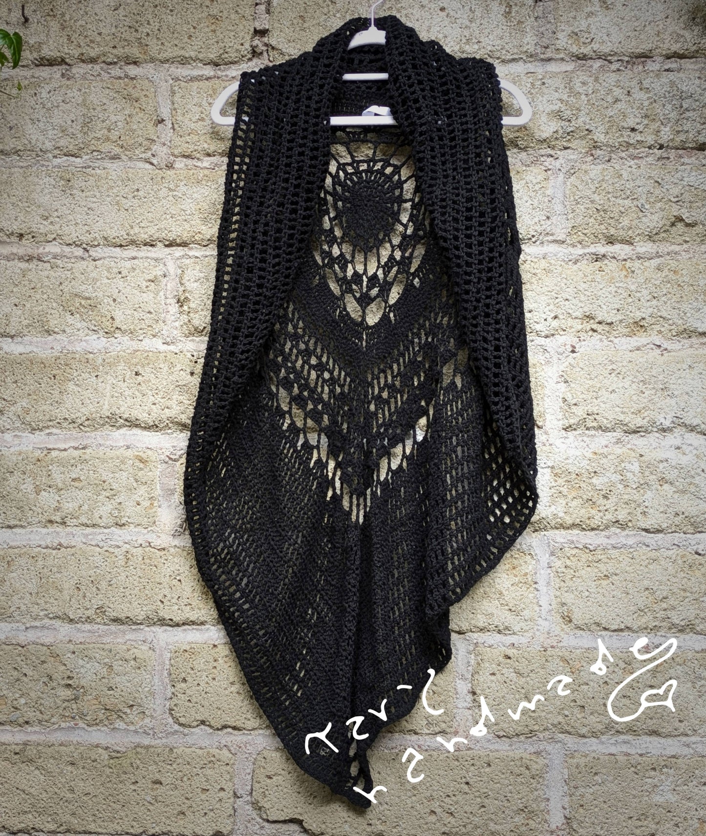 Mandala Nocturne – Gilet Lungo Crochet in Cotone Nero