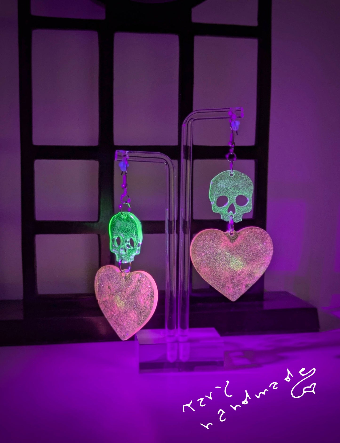 Spettri da Indossare – Bijoux in Resina Fluorescente UV | Tary Handmade