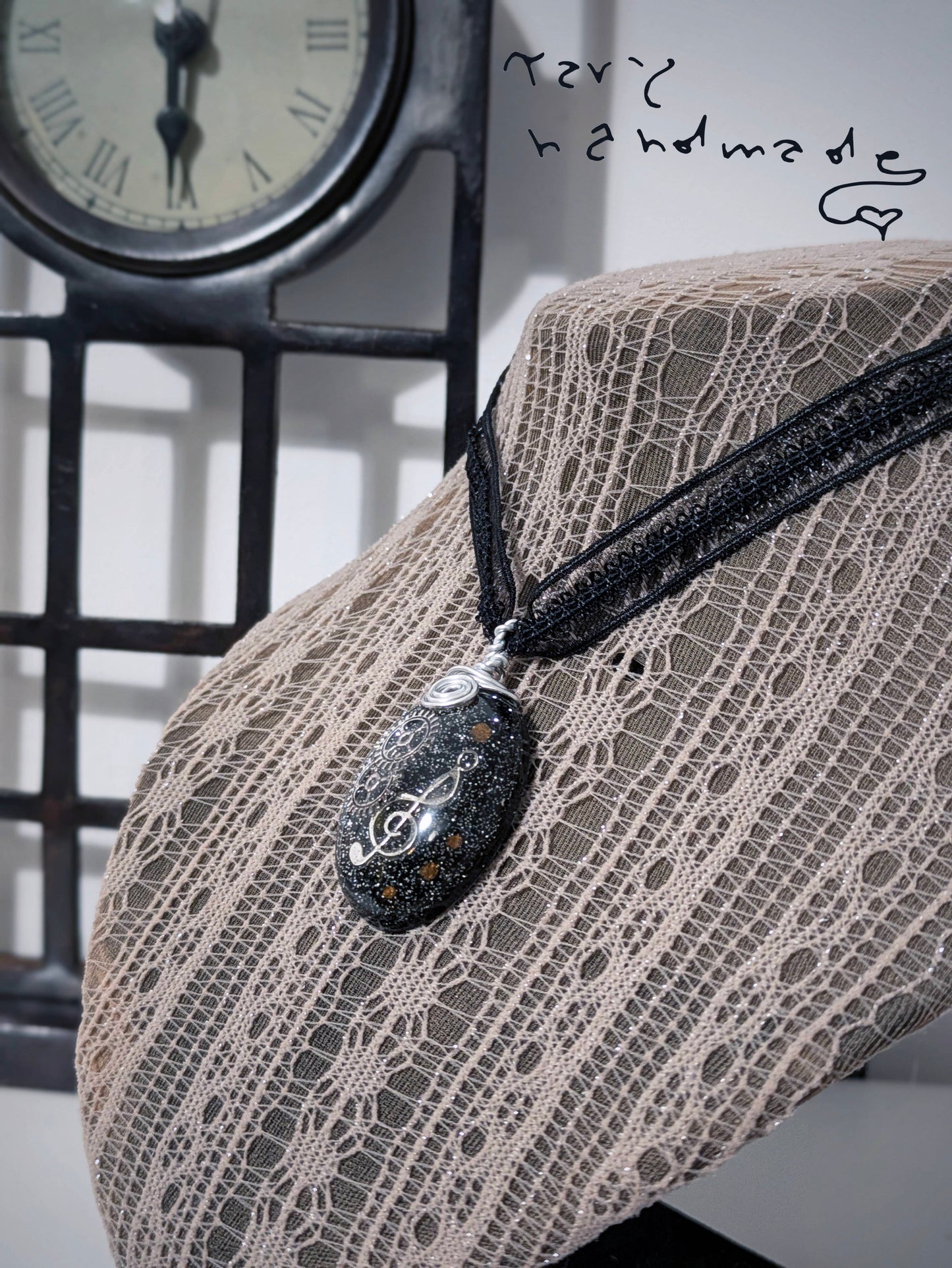 Song of Gears - Choker in Pizzo con Cabochon Gotico Steampunk in Wire Art