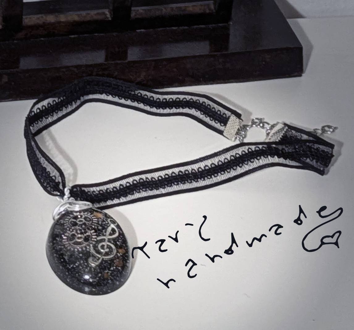Song of Gears - Choker in Pizzo con Cabochon Gotico Steampunk in Wire Art