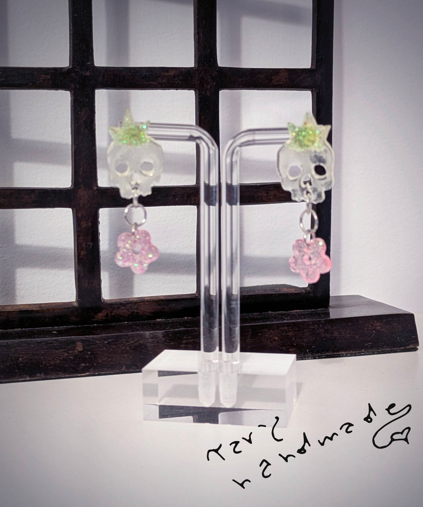 Spettri da Indossare – Bijoux in Resina Fluorescente UV | Tary Handmade
