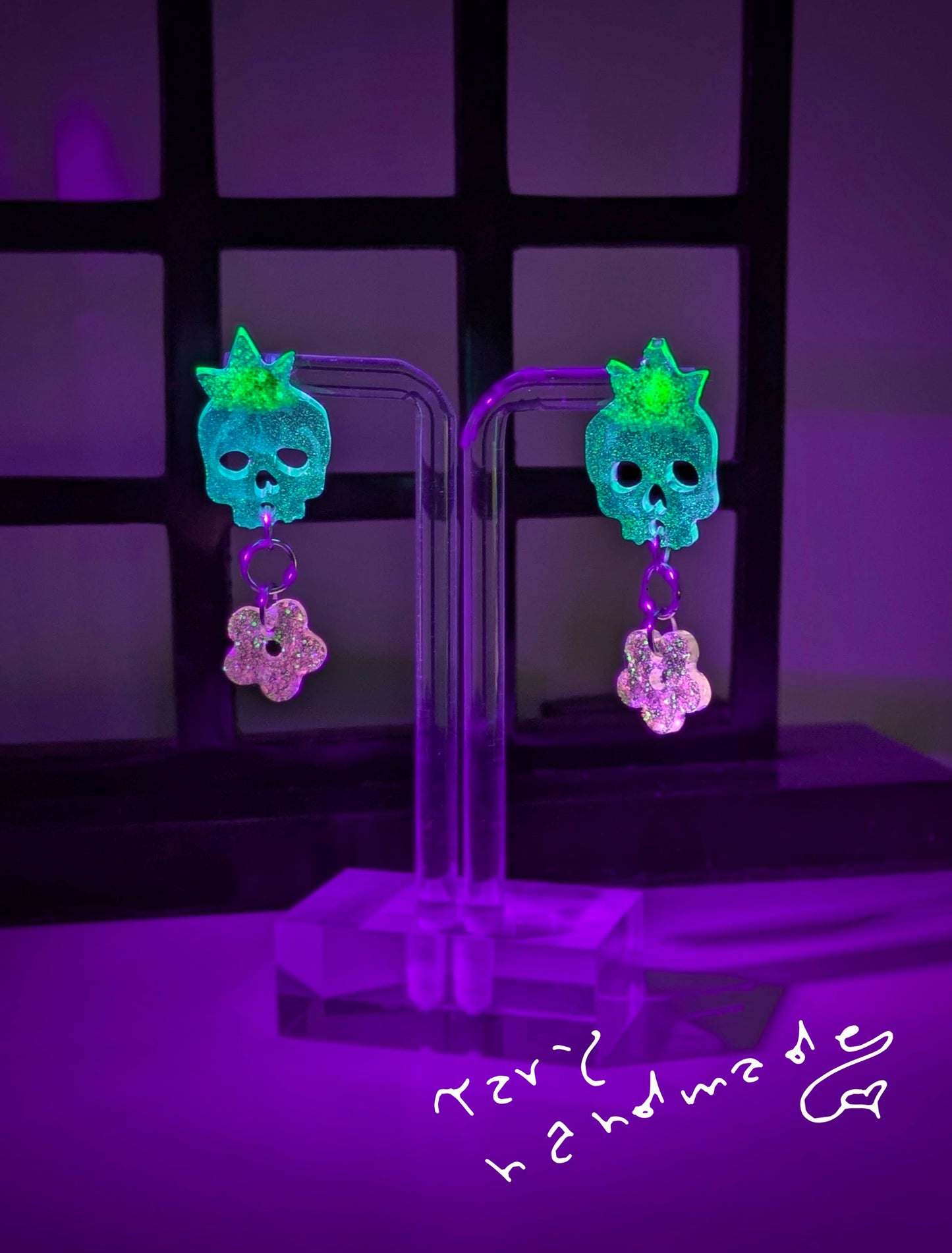 Spettri da Indossare – Bijoux in Resina Fluorescente UV | Tary Handmade
