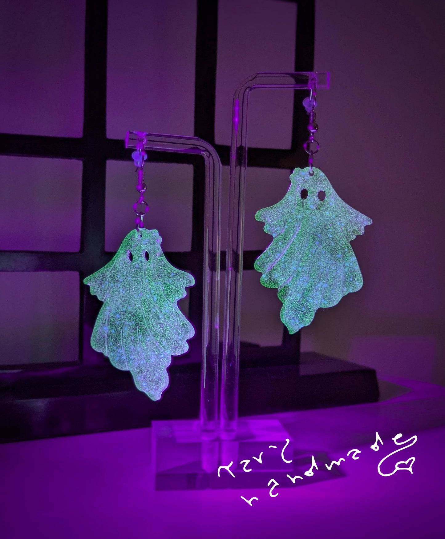 Spettri da Indossare – Bijoux in Resina Fluorescente UV | Tary Handmade