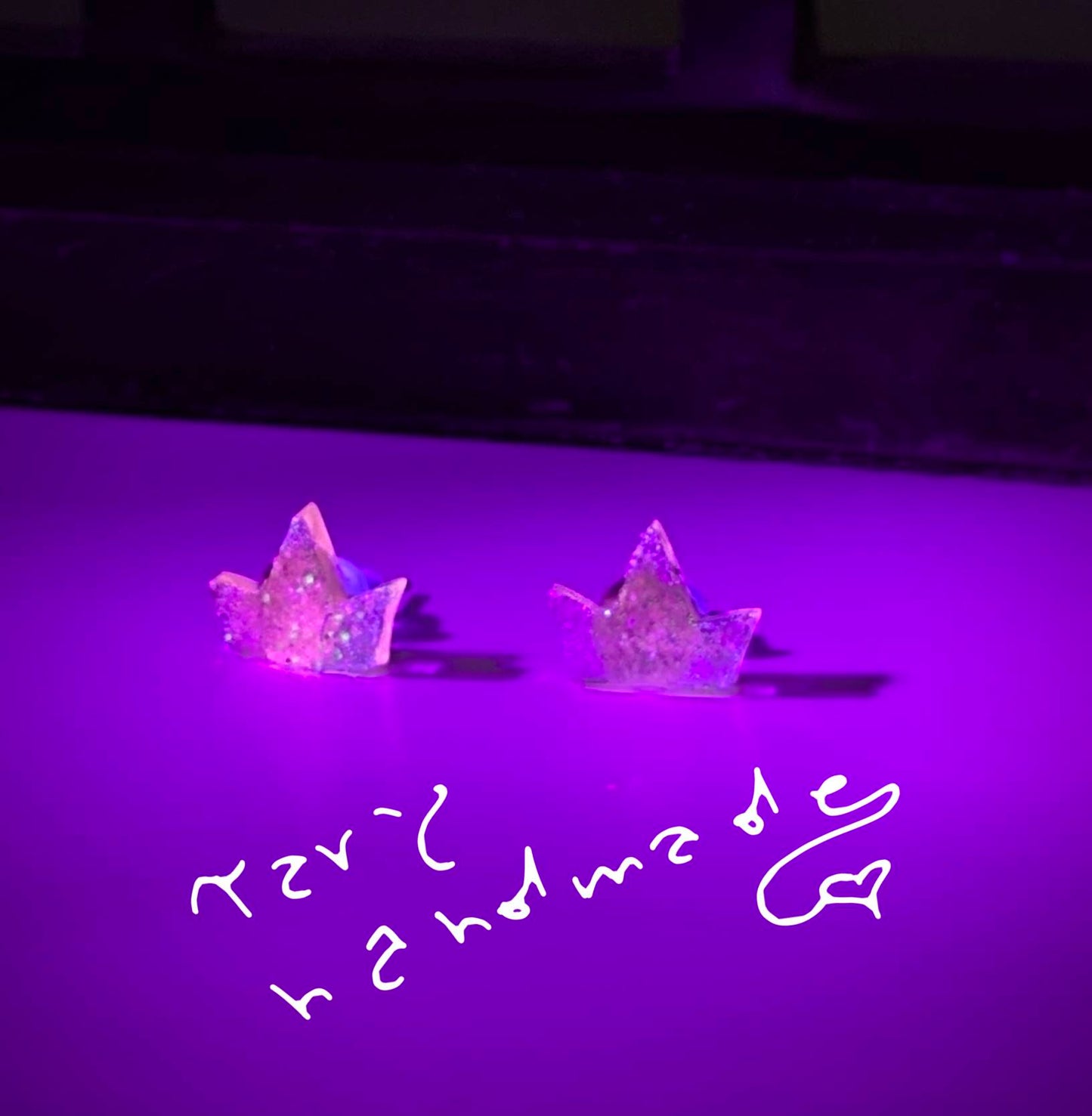 Spettri da Indossare – Bijoux in Resina Fluorescente UV | Tary Handmade