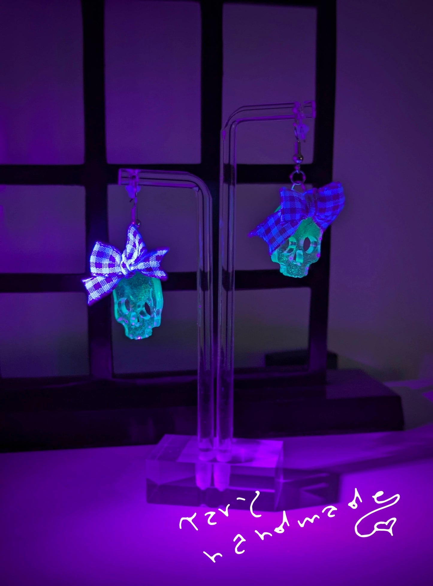 Spettri da Indossare – Bijoux in Resina Fluorescente UV | Tary Handmade