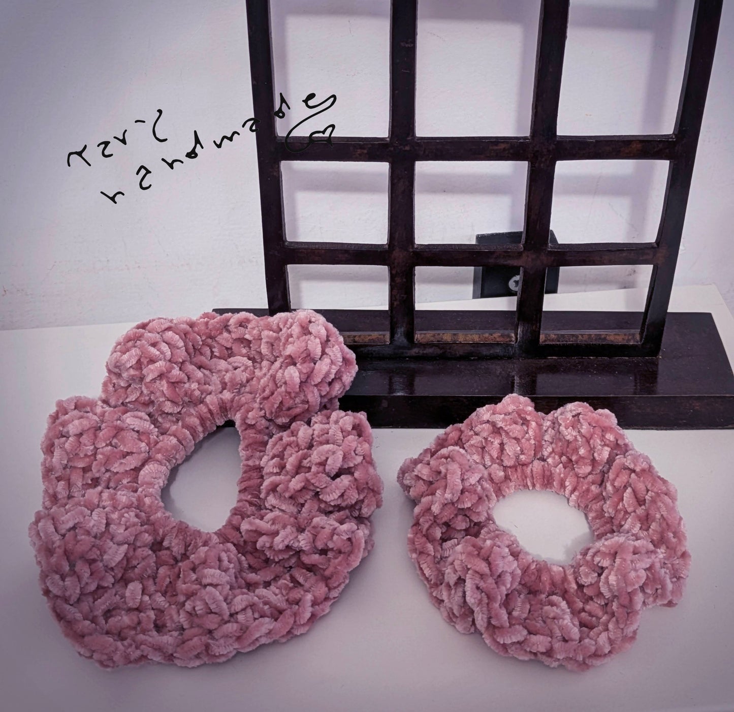 Duo “Étoile” – scrunchies in velluto crochet