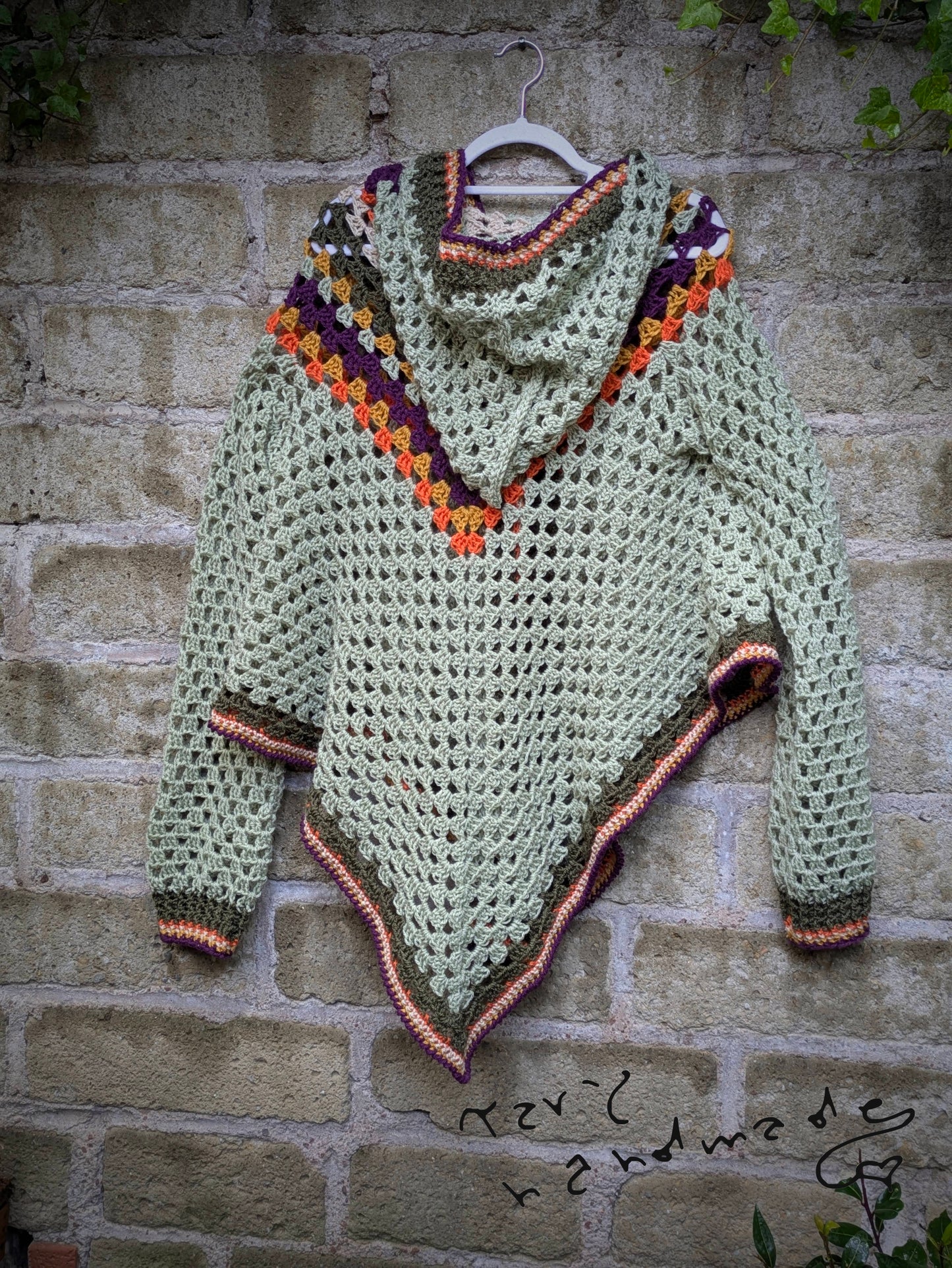 Mantella Grunge Crochet Multicolor con Cappuccio