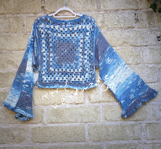 Nebbie di Mare – Maglia Boho-Grunge con Granny Square in Filato Sfumato