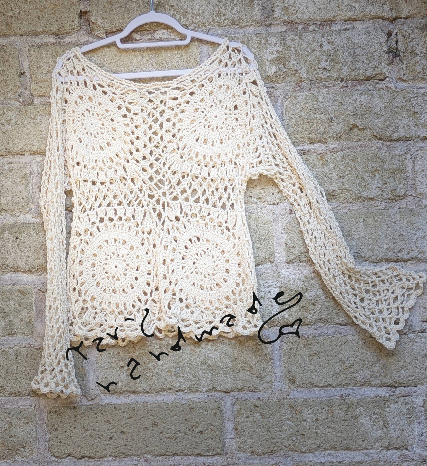 Luce Nomade – Maglia Boho in Cotone Avorio con Mandala e Ventaglietti