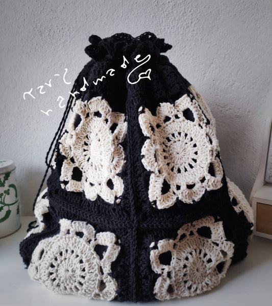 Custode d’Etere – Zaino Boho Mandala in Crochet e Tessuto