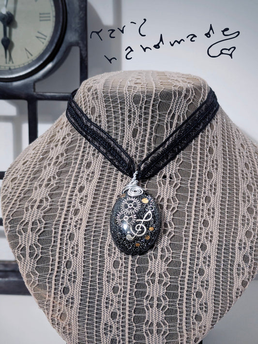 Song of Gears - Choker in Pizzo con Cabochon Gotico Steampunk in Wire Art