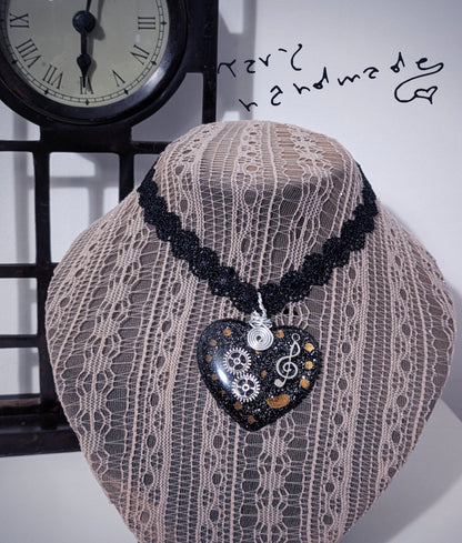 Song of Gears - Choker in Pizzo con Cabochon Gotico Steampunk in Wire Art