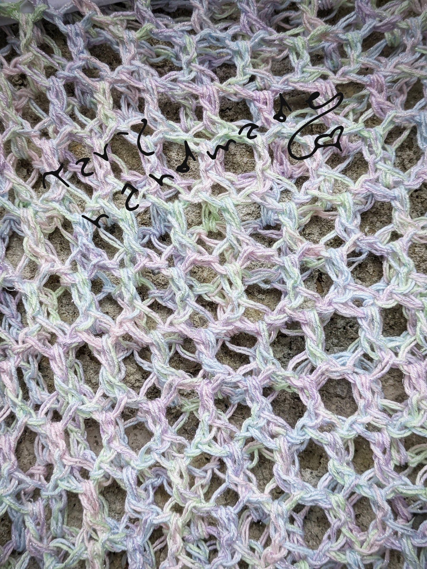 Etere Selvaggio – Crop Top Crochet a Rete con Maniche Ampie