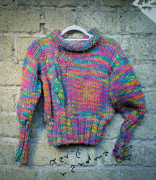Rainbow Hugs – Pullover Arcobaleno Morbido