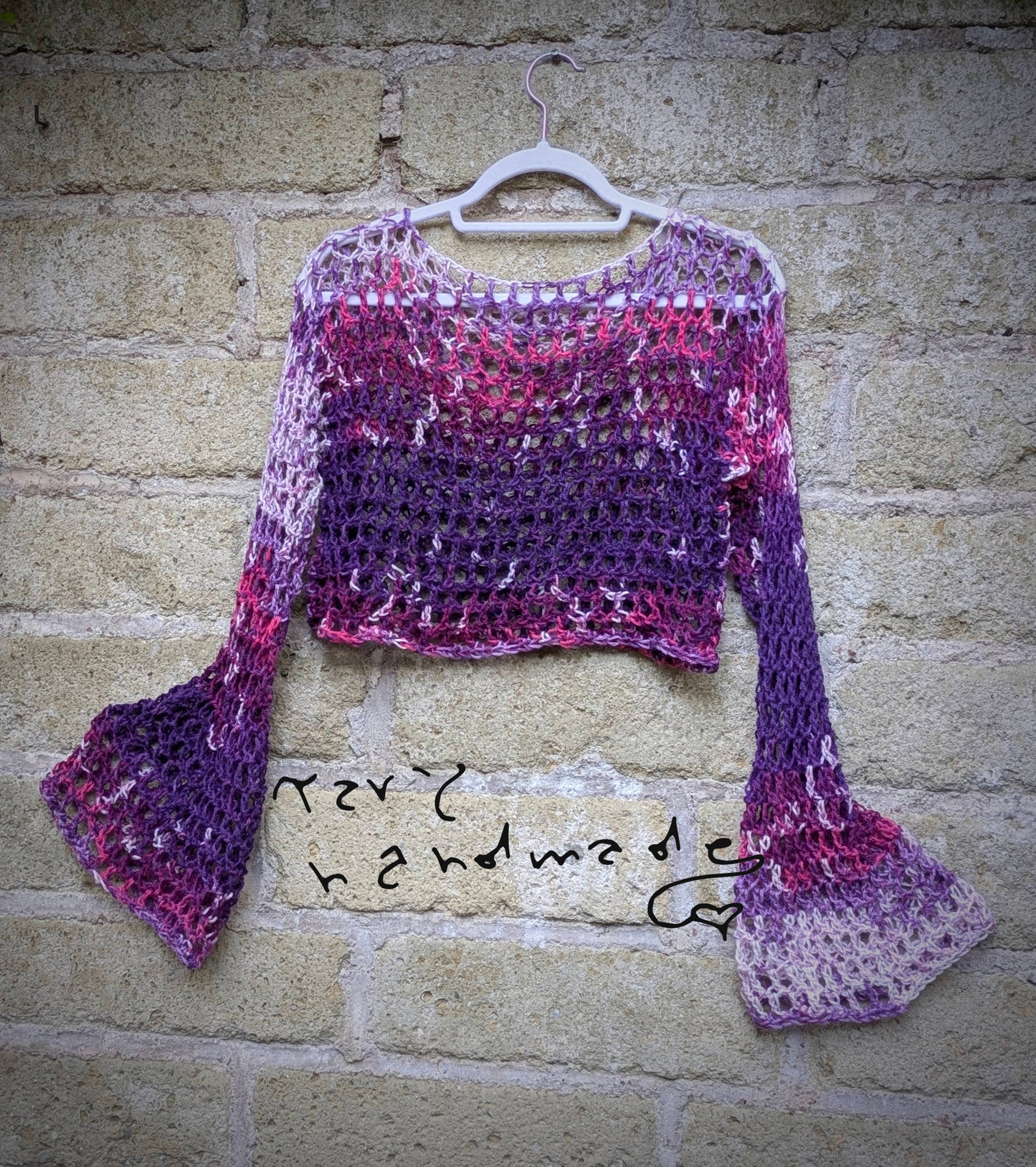 Etere Selvaggio – Crop Top Crochet a Rete con Maniche Ampie